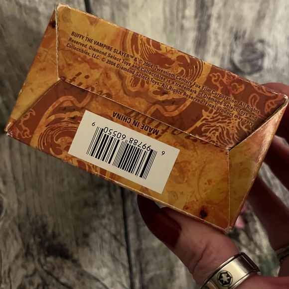 2004 DIAMOND SELECT TOYS Buffy The Vampire Slayer “White Willow” Ornament - Picture 8 of 10